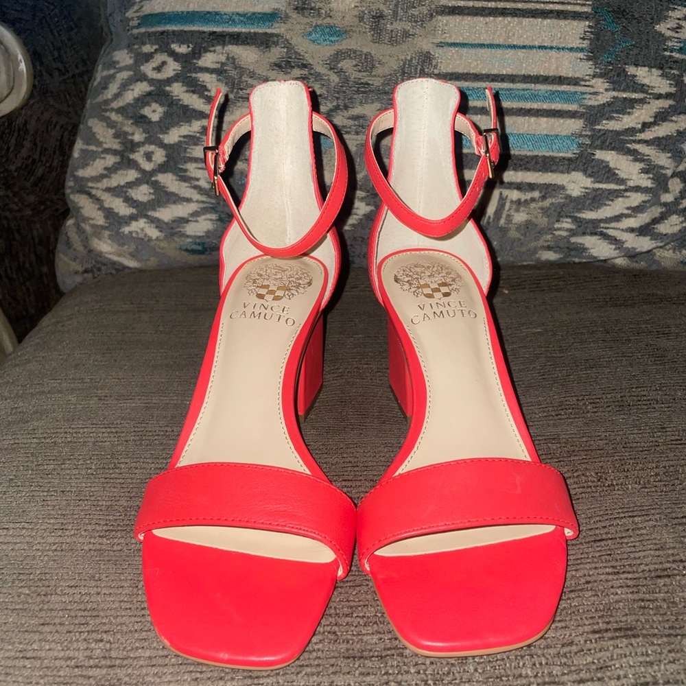 Super cute Vince camuto heels